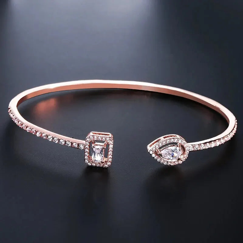 Geometric Elegance Gold Cuff Bangles™