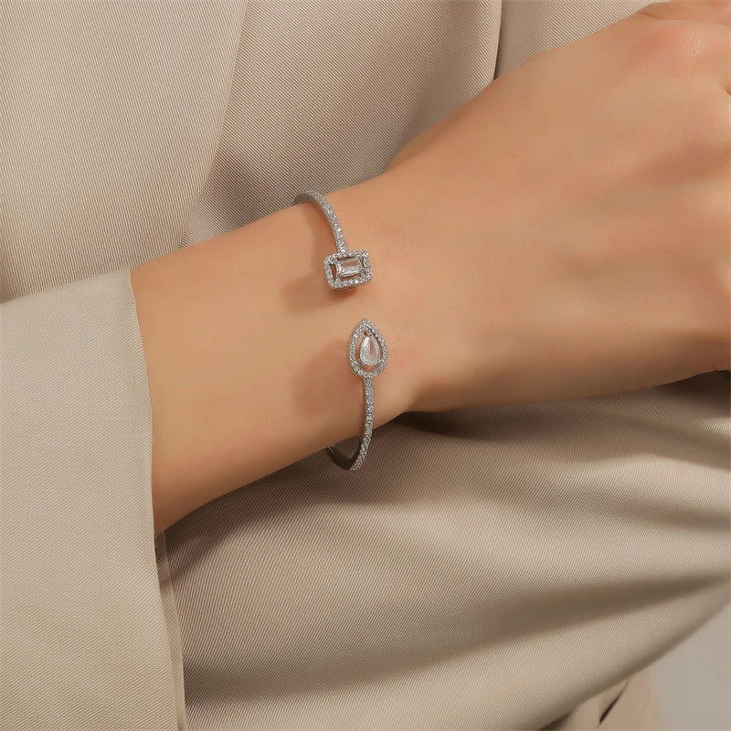 Geometric Elegance Gold Cuff Bangles™