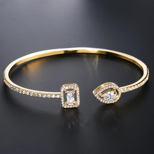 Geometric Elegance Gold Cuff Bangles™